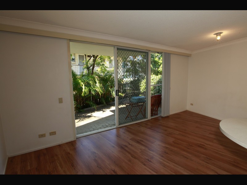 3/15 Weemala Street, Chevron Island QLD 4217