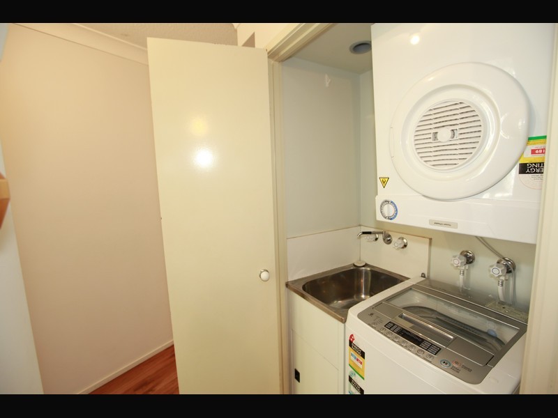 3/15 Weemala Street, Chevron Island QLD 4217