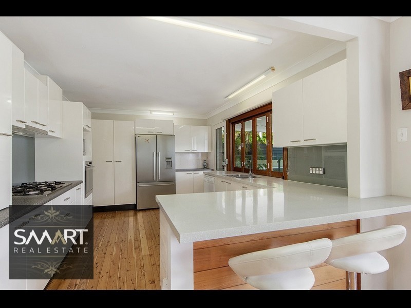 8 Gibraltar Drive, Isle Of Capri QLD 4217