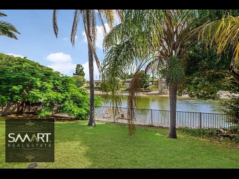 8 Gibraltar Drive, Isle Of Capri QLD 4217