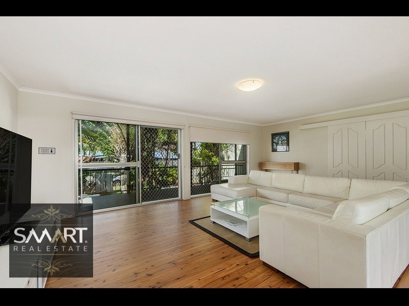8 Gibraltar Drive, Isle Of Capri QLD 4217