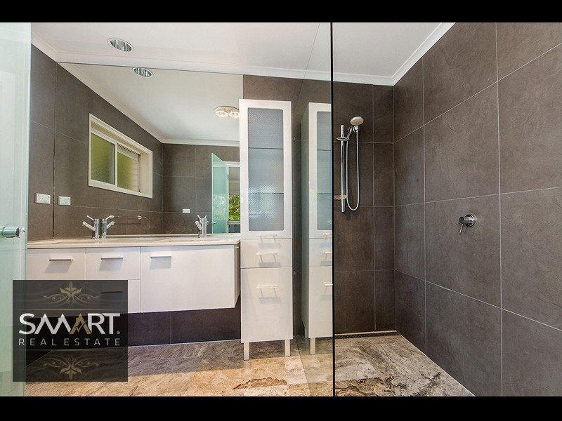 8 Gibraltar Drive, Isle Of Capri QLD 4217