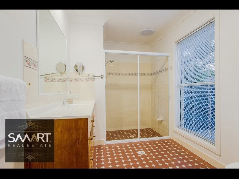 2 Midvale Place, Helensvale QLD 4212
