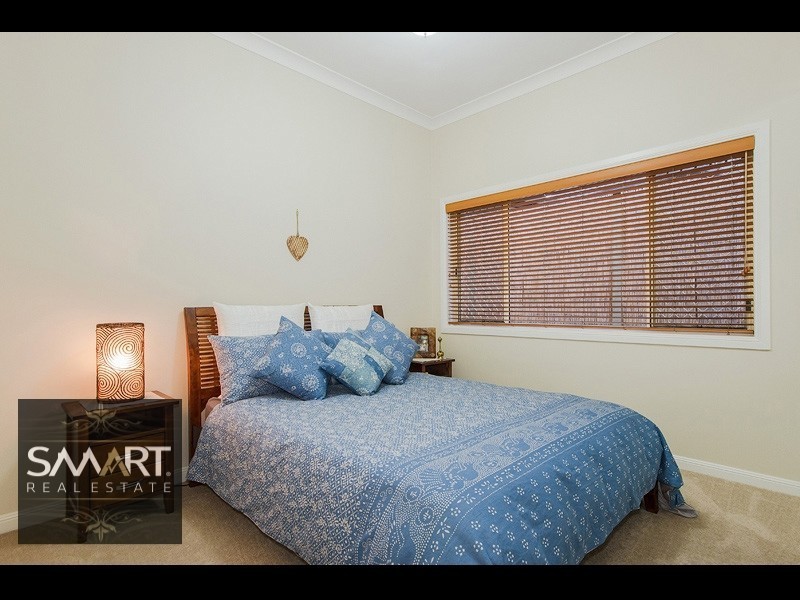 2 Midvale Place, Helensvale QLD 4212