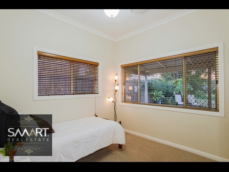 2 Midvale Place, Helensvale QLD 4212