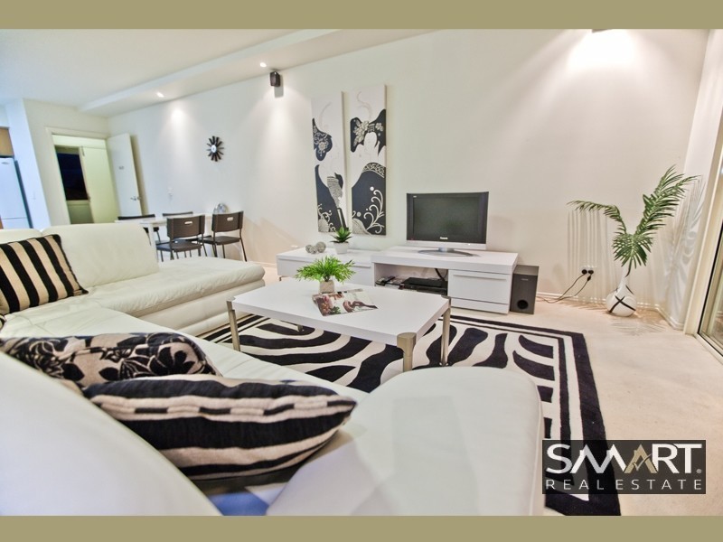 8429 Magnolia Dr East, Hope Island QLD 4212