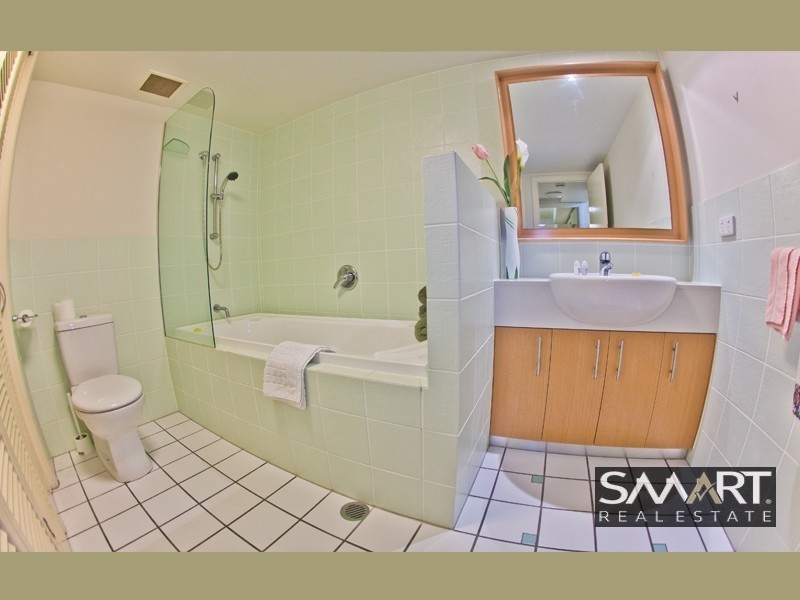 8429 Magnolia Dr East, Hope Island QLD 4212