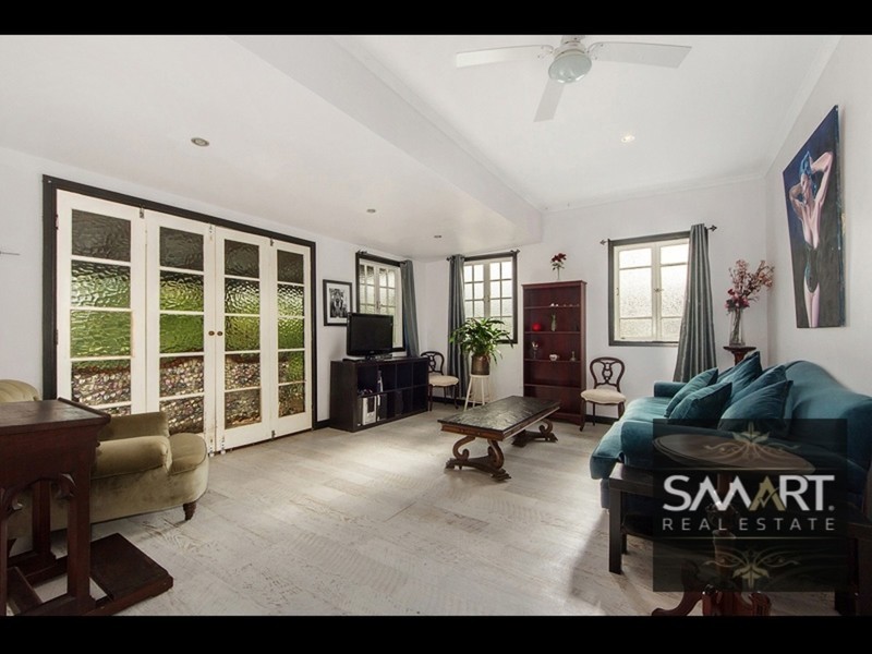 24 Neville Avenue, Southport QLD 4215