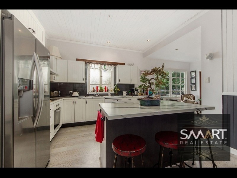 24 Neville Avenue, Southport QLD 4215