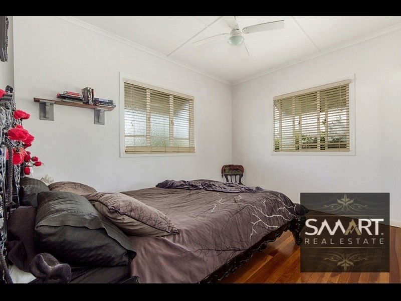 24 Neville Avenue, Southport QLD 4215