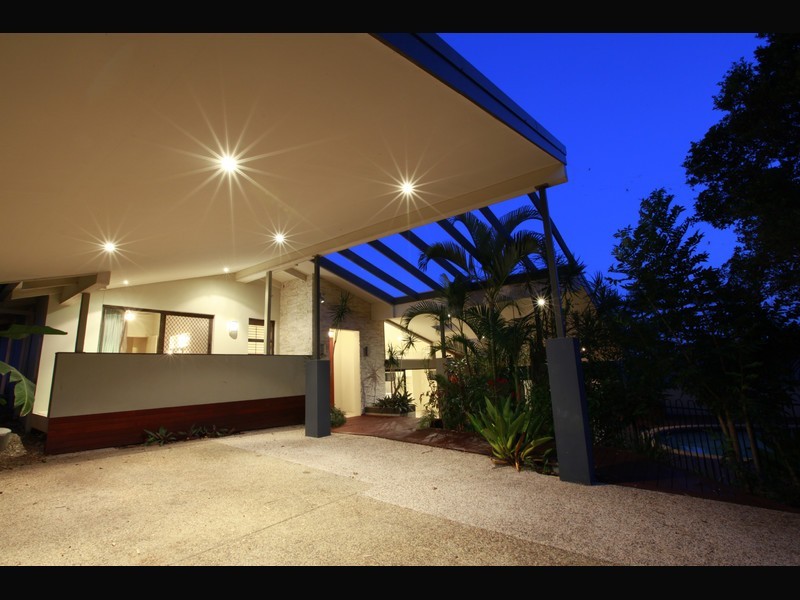 35 Tambourah Drive, Benowa QLD 4217