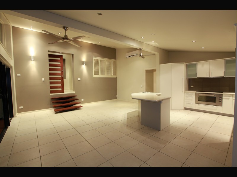 35 Tambourah Drive, Benowa QLD 4217