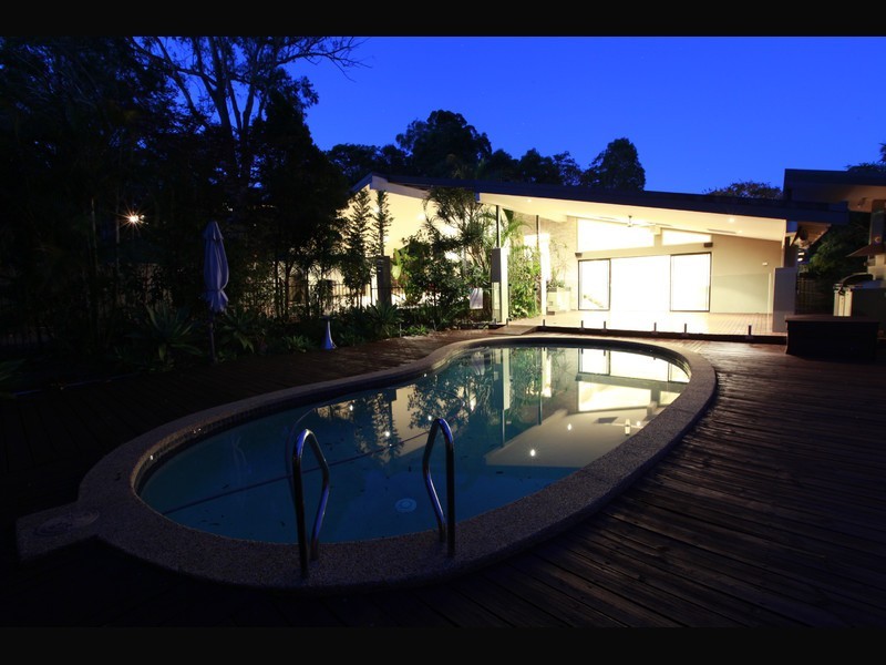 35 Tambourah Drive, Benowa QLD 4217