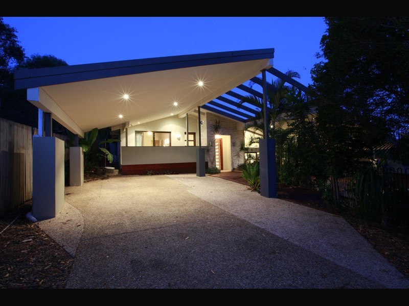 35 Tambourah Drive, Benowa QLD 4217