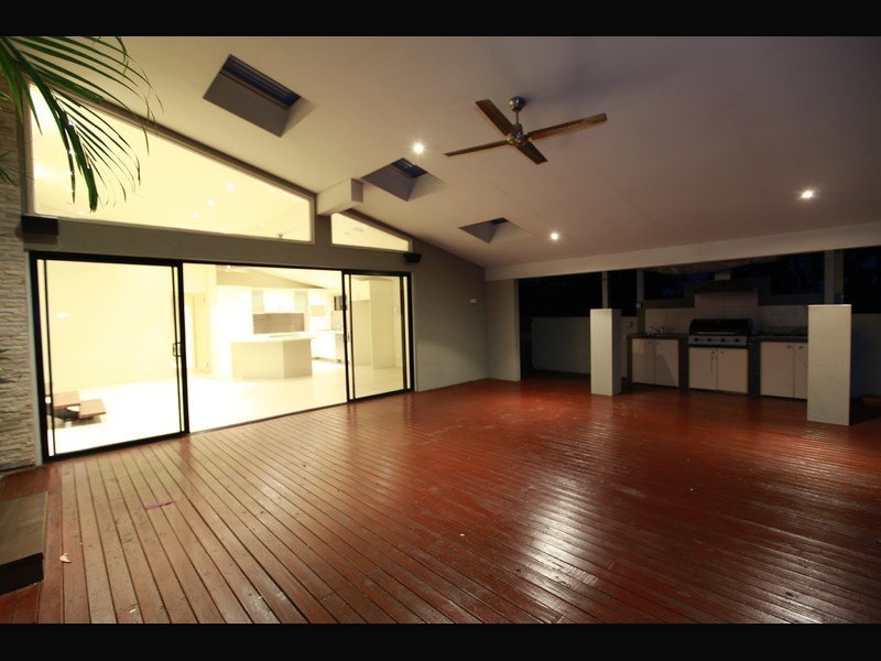 35 Tambourah Drive, Benowa QLD 4217