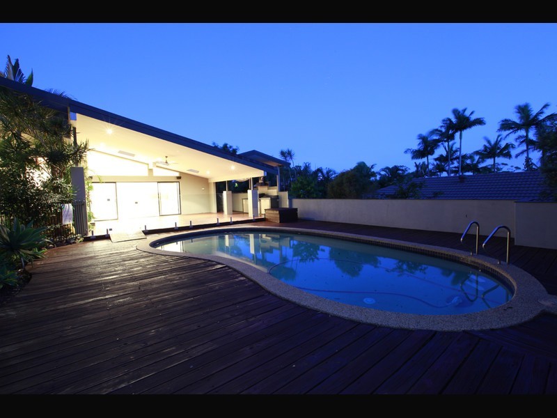 35 Tambourah Drive, Benowa QLD 4217