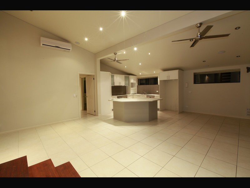 35 Tambourah Drive, Benowa QLD 4217