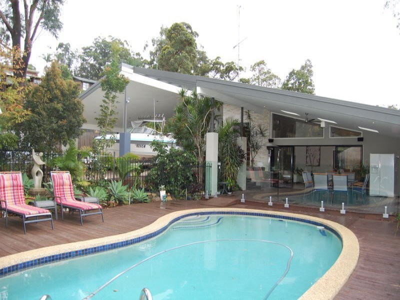 35 Tambourah Drive, Benowa QLD 4217