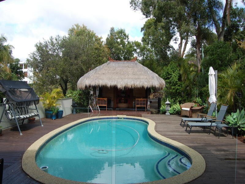 35 Tambourah Drive, Benowa QLD 4217