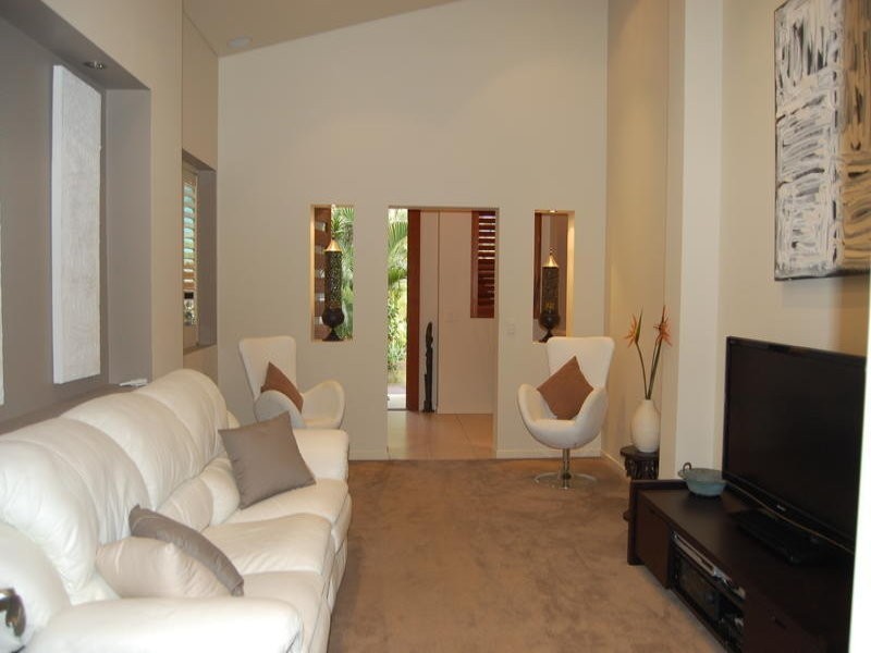 35 Tambourah Drive, Benowa QLD 4217