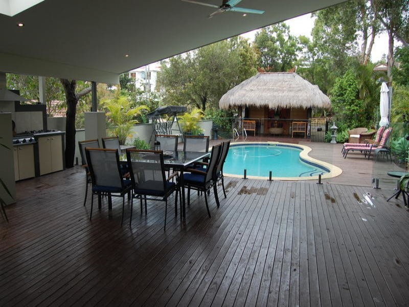 35 Tambourah Drive, Benowa QLD 4217