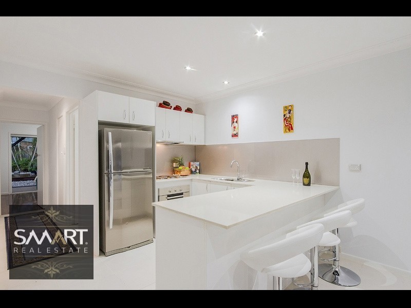 1/11 Darrambal Street, Chevron Island QLD 4217