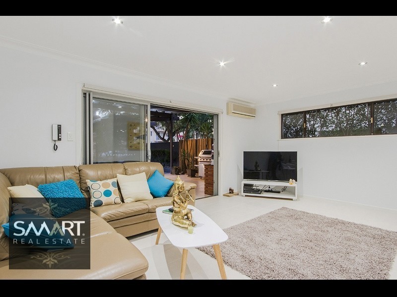 1/11 Darrambal Street, Chevron Island QLD 4217