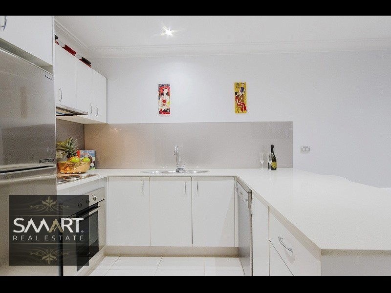 1/11 Darrambal Street, Chevron Island QLD 4217