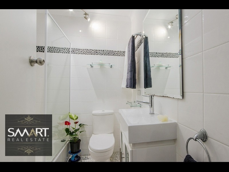 1/11 Darrambal Street, Chevron Island QLD 4217