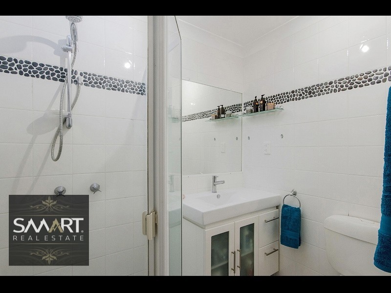 1/11 Darrambal Street, Chevron Island QLD 4217