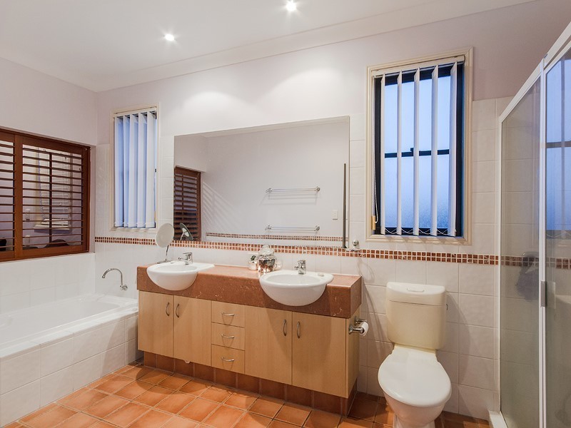 119 Armstrong Way, Highland Park QLD 4211