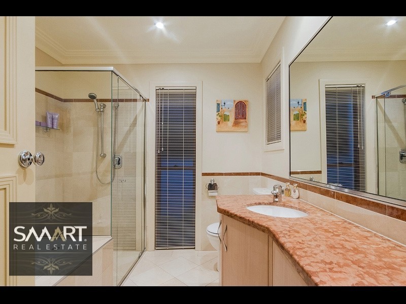 60 Amalfi Drive, Isle Of Capri QLD 4217