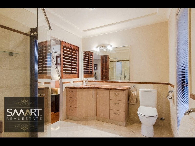 60 Amalfi Drive, Isle Of Capri QLD 4217