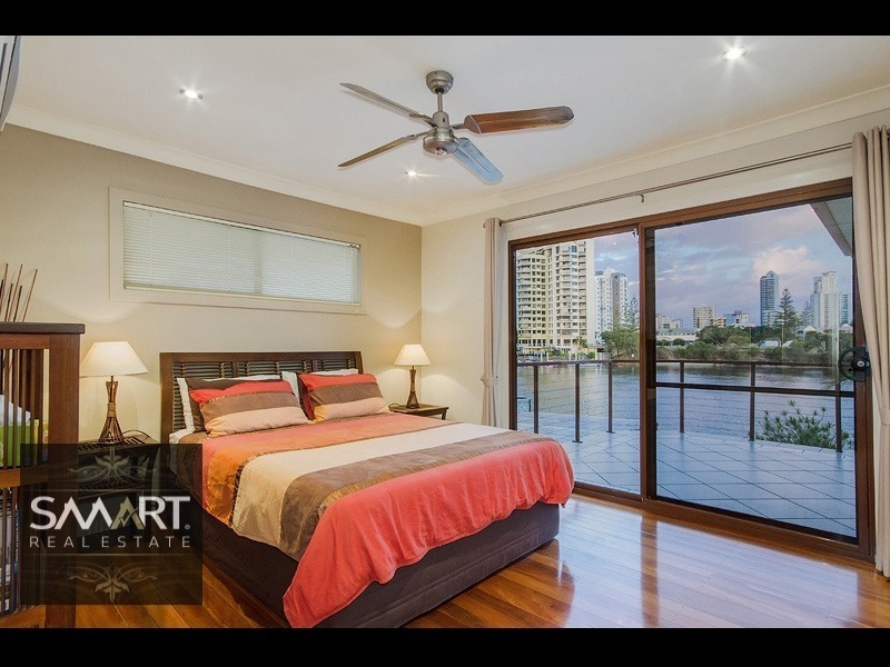 60 Amalfi Drive, Isle Of Capri QLD 4217