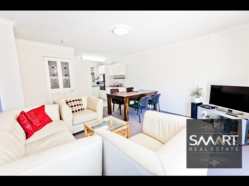 2/20 Parneno Street, Chevron Island QLD 4217