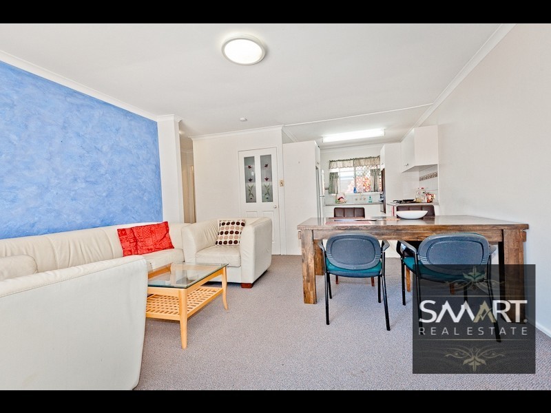 2/20 Parneno Street, Chevron Island QLD 4217