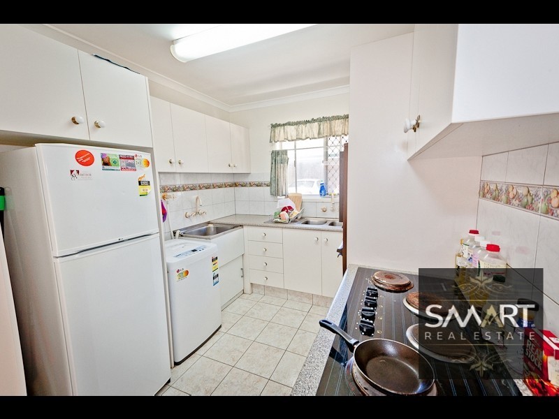 2/20 Parneno Street, Chevron Island QLD 4217