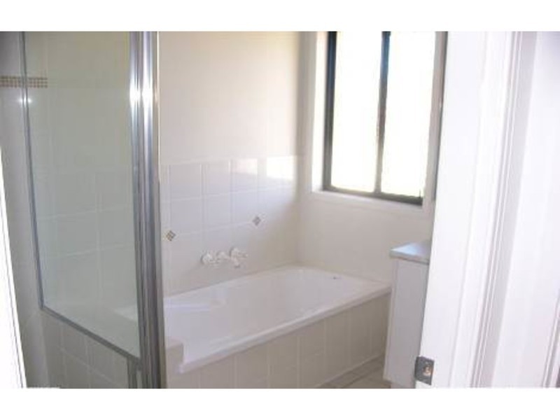 40 Christina Ryan Way, Arundel QLD 4214