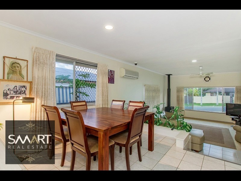 33 Inveray Avenue, Benowa Waters QLD 4217