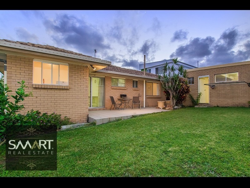 33 Inveray Avenue, Benowa Waters QLD 4217