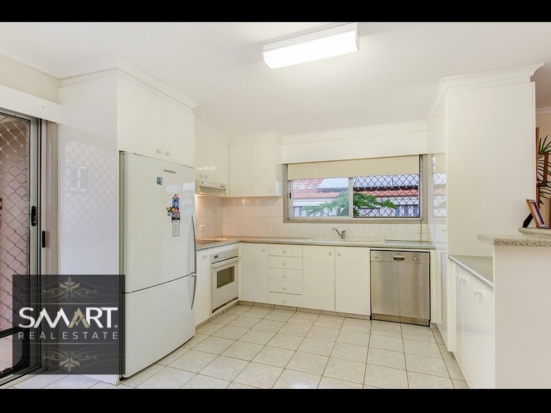 33 Inveray Avenue, Benowa Waters QLD 4217