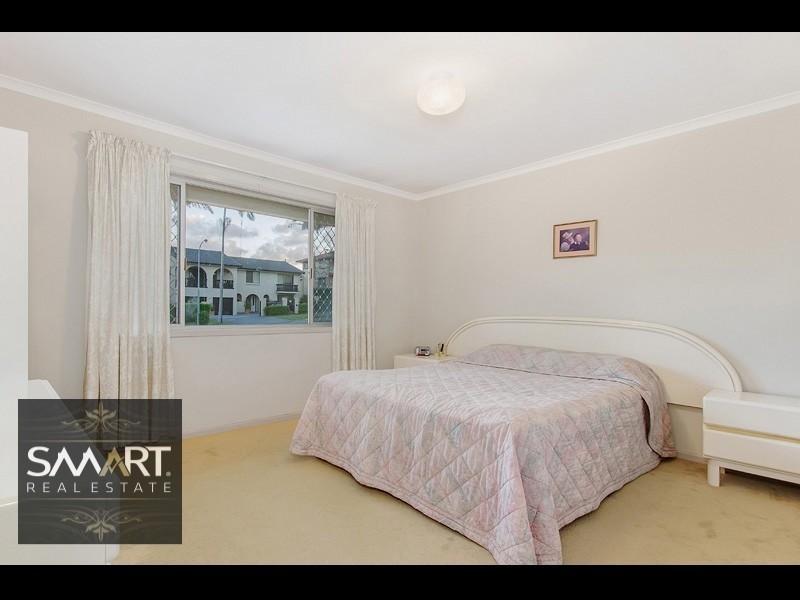 33 Inveray Avenue, Benowa Waters QLD 4217