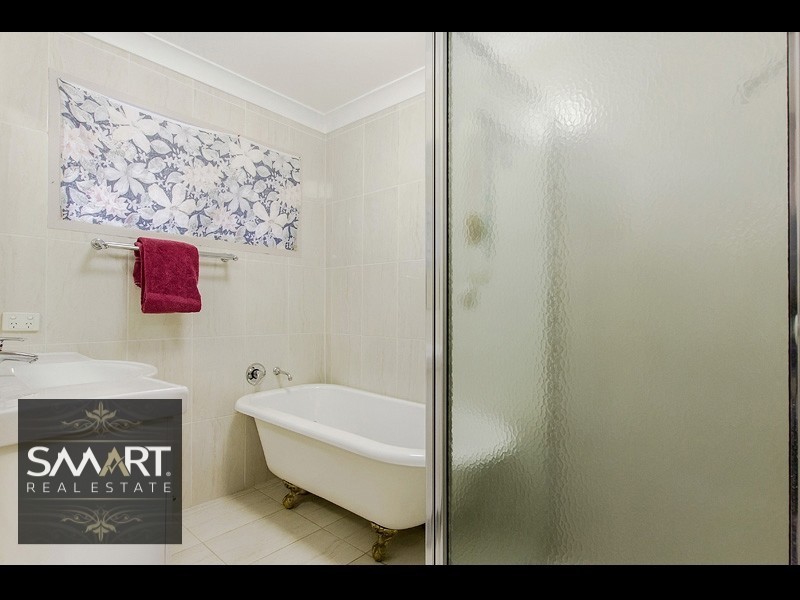 33 Inveray Avenue, Benowa Waters QLD 4217