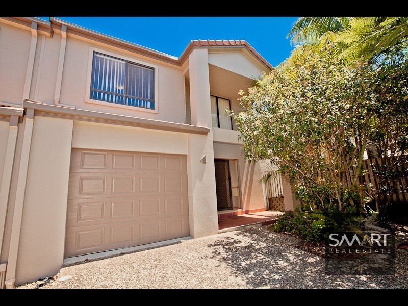 4/120 Pohlman Street, Southport QLD 4215