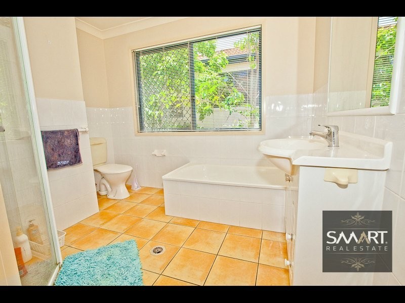 4/120 Pohlman Street, Southport QLD 4215