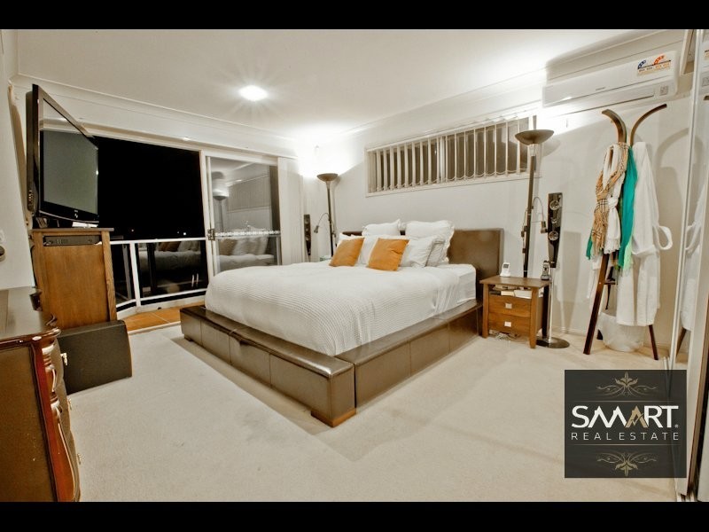 Clear Island Waters QLD 4226