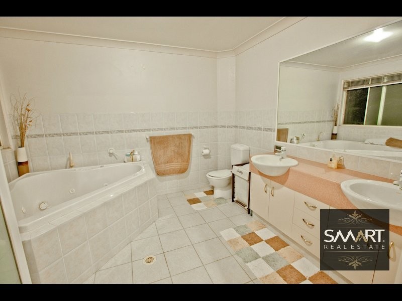 Clear Island Waters QLD 4226