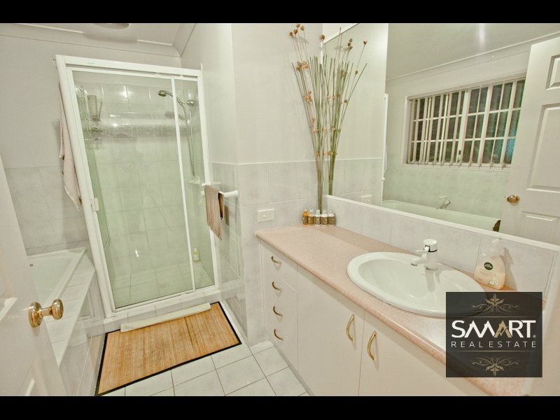 Clear Island Waters QLD 4226