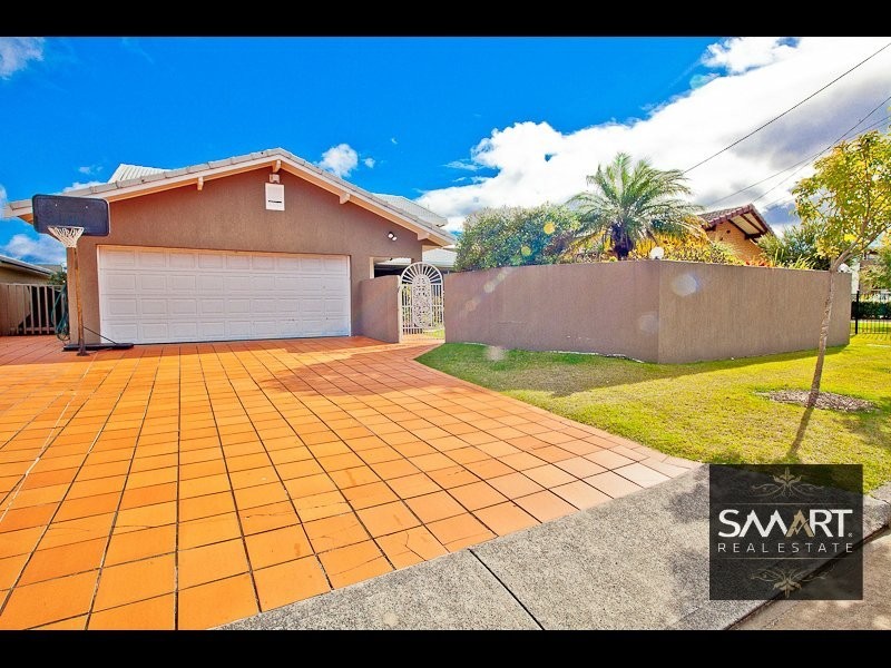 Broadbeach Waters QLD 4218