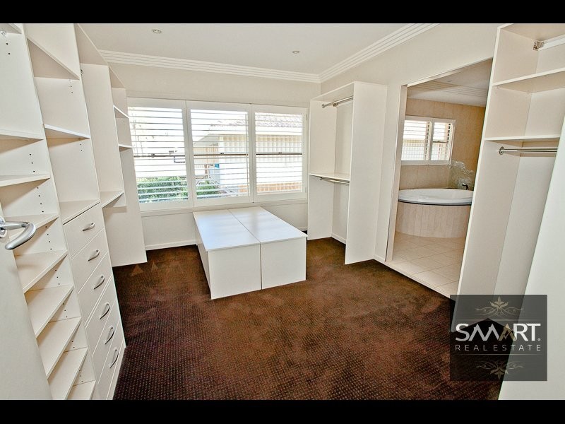 Chevron Island QLD 4217